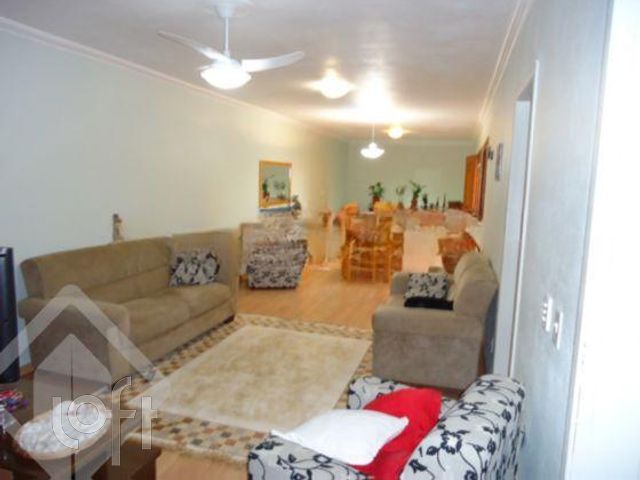 Casa com 330m², 4 dormitórios, 1 suíte, 3 vagas, Santana em Porto Alegre