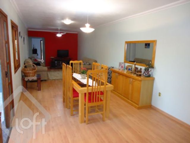 Casa com 330m², 4 dormitórios, 1 suíte, 3 vagas, Santana em Porto Alegre