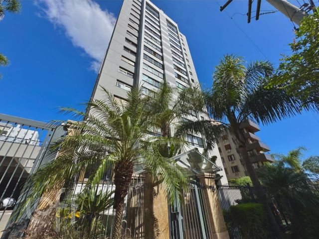 Apartamento com 121m², 3 dormitórios, 1 suíte, 2 vagas, Petrópolis em Porto Alegre