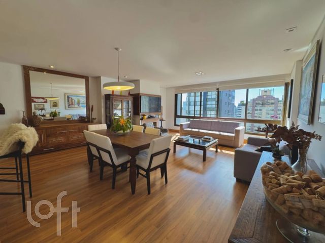 Apartamento com 121m², 3 dormitórios, 1 suíte, 2 vagas, Petrópolis em Porto Alegre