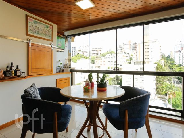 Apartamento com 140m², 3 dormitórios, 1 suíte, 2 vagas, Rio Branco em Porto Alegre