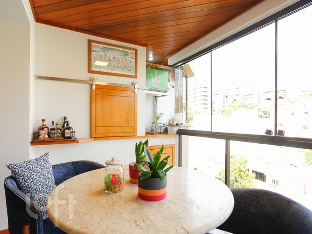 Apartamento com 140m², 3 dormitórios, 1 suíte, 2 vagas, Rio Branco em Porto Alegre