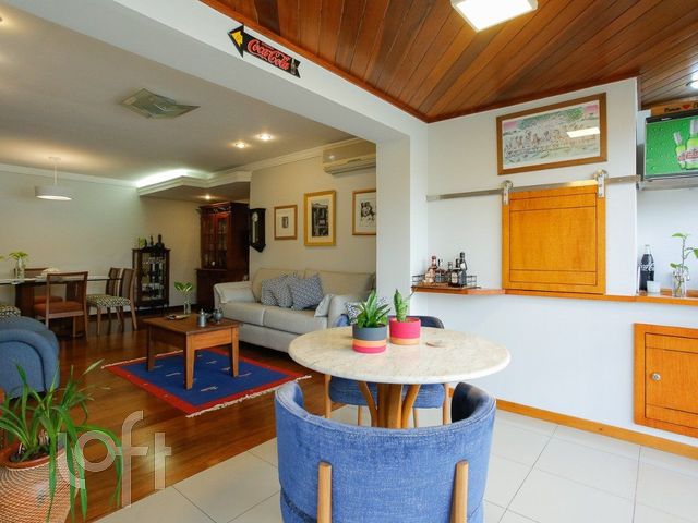 Apartamento com 140m², 3 dormitórios, 1 suíte, 2 vagas, Rio Branco em Porto Alegre