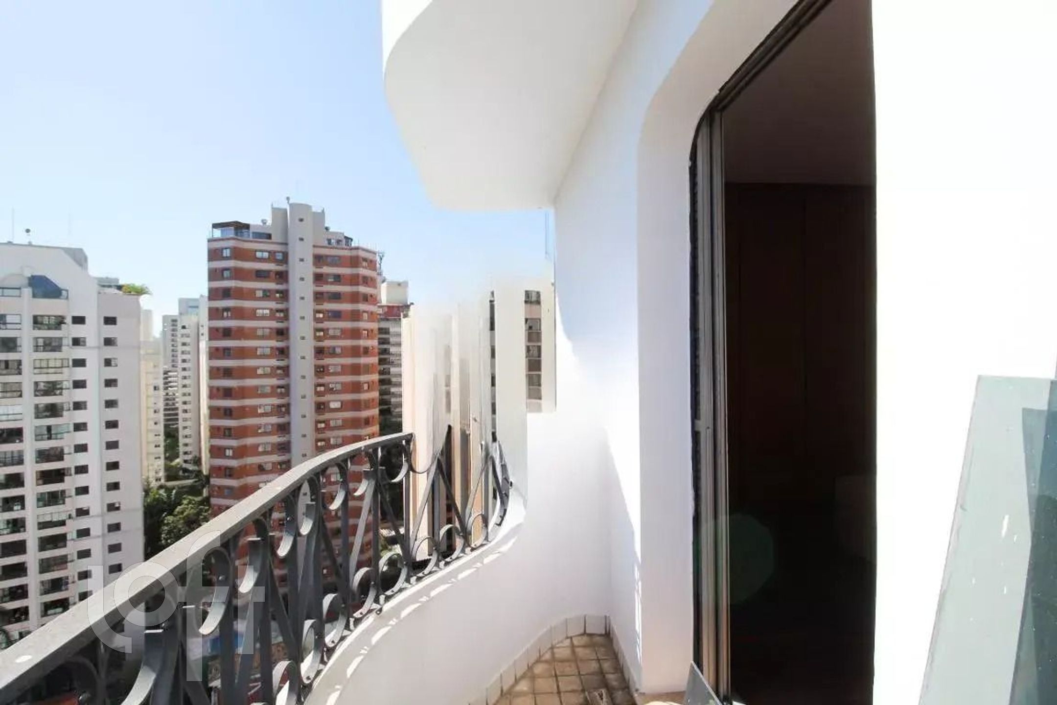 Apartamento à venda com 3 quartos, 142m² - Foto 2