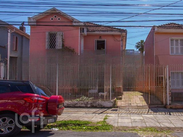 Casa com 109m², 4 dormitórios, 2 vagas, Menino Deus em Porto Alegre