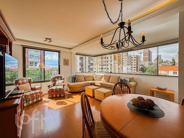 Apartamento com 196m², 3 dormitórios, 1 suíte, 3 vagas, Higienópolis em Porto Alegre
