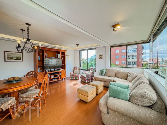 Apartamento com 196m², 3 dormitórios, 1 suíte, 3 vagas, Higienópolis em Porto Alegre