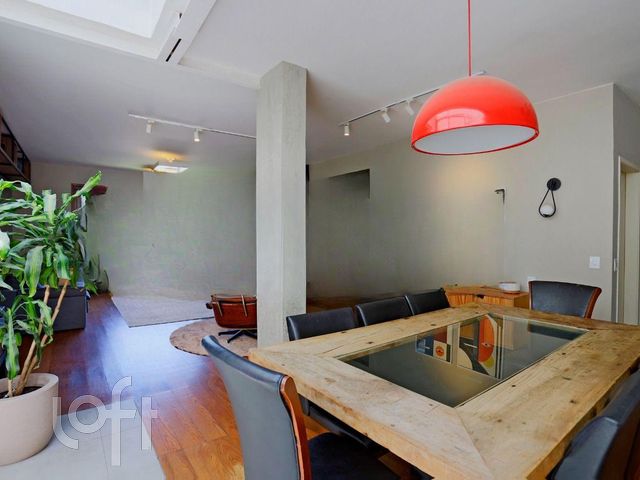 Casa com 390m², 4 dormitórios, 2 suítes, Três Figueiras em Porto Alegre