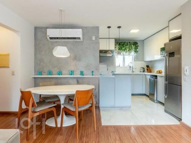 Apartamento com 74m², 2 dormitórios, 1 suíte, Vila Ipiranga em Porto Alegre