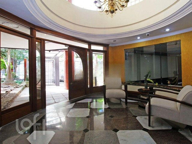 Apartamento com 158m², 3 dormitórios, 1 suíte, 2 vagas, Petrópolis em Porto Alegre