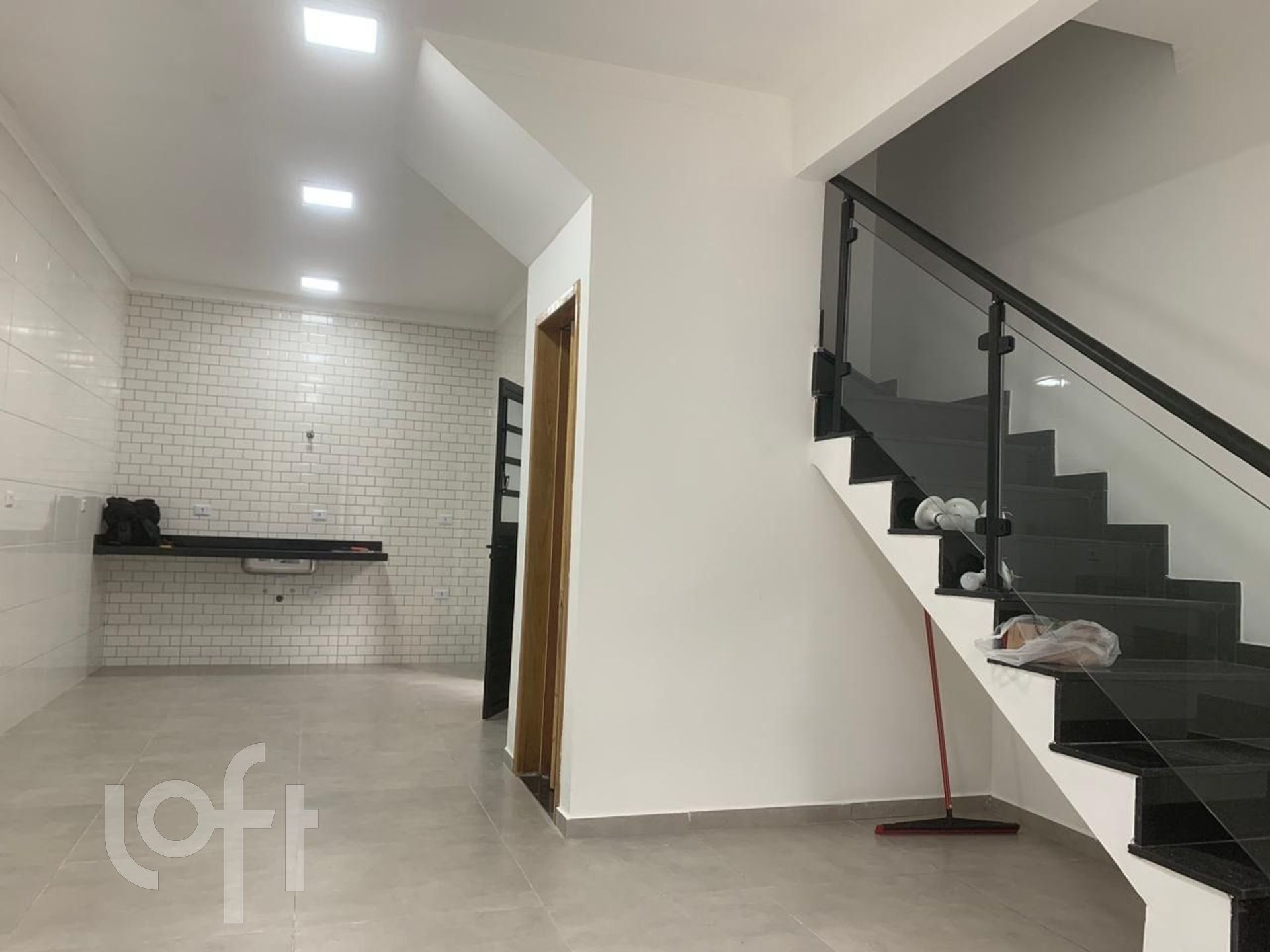 Casa à venda com 3 quartos, 107m² - Foto 1