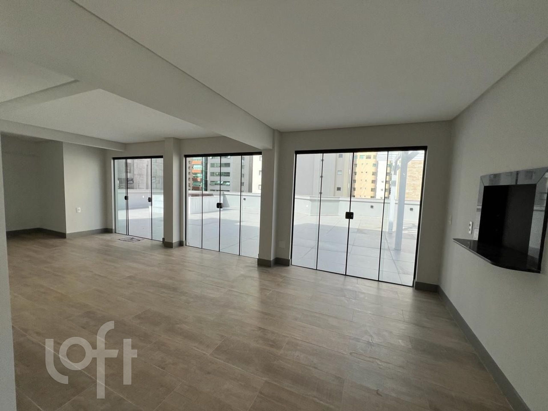 Apartamentos com 528m², 4 quartos, 4 suítes, 2 garagens, no bairro Barra Sul em Balneário Camboriú