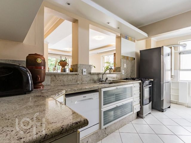 Apartamento com 112m², 3 dormitórios, 1 suíte, 1 vaga, Rio Branco em Porto Alegre