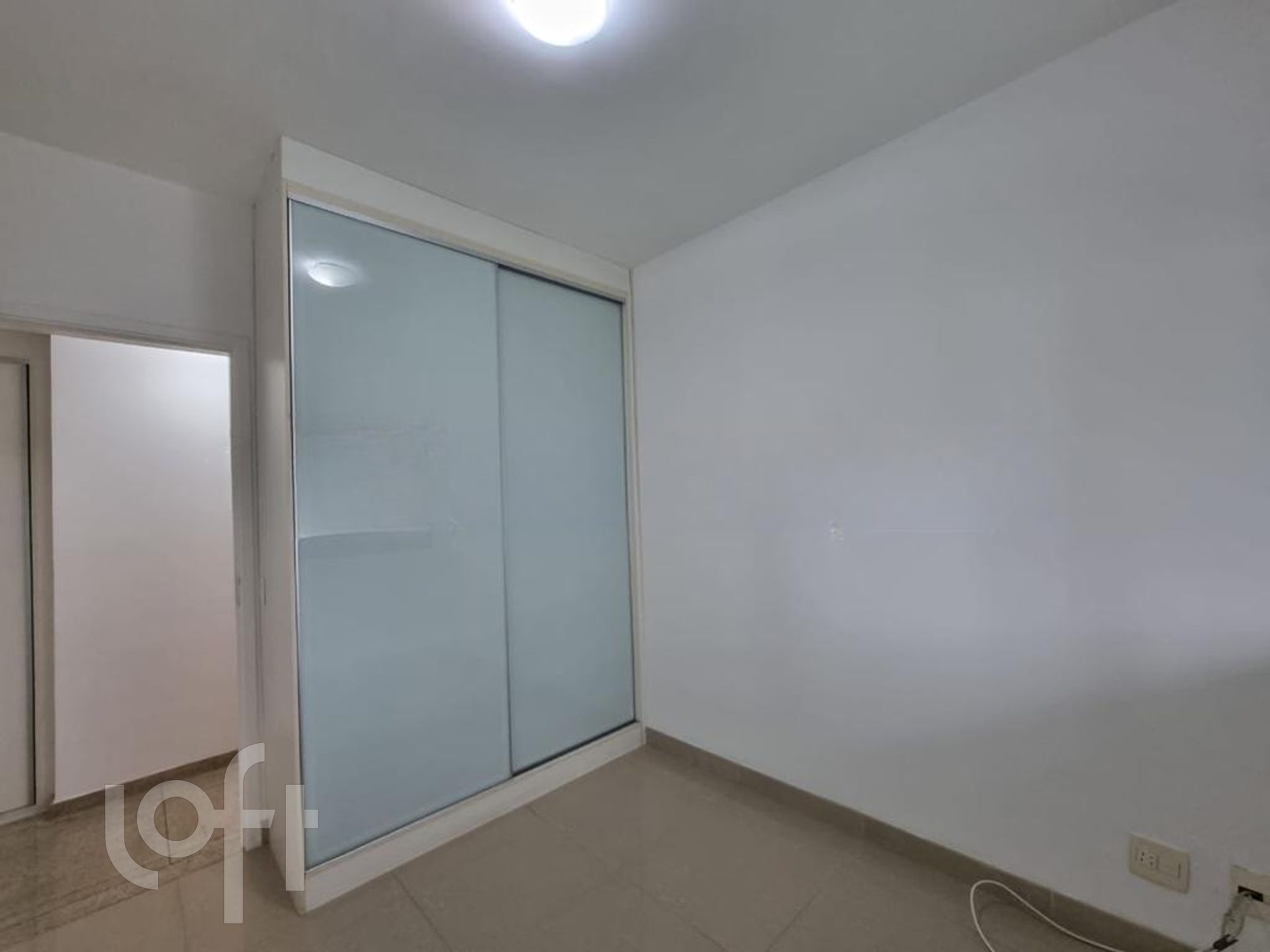 Apartamento à venda com 3 quartos, 110m² - Foto 2