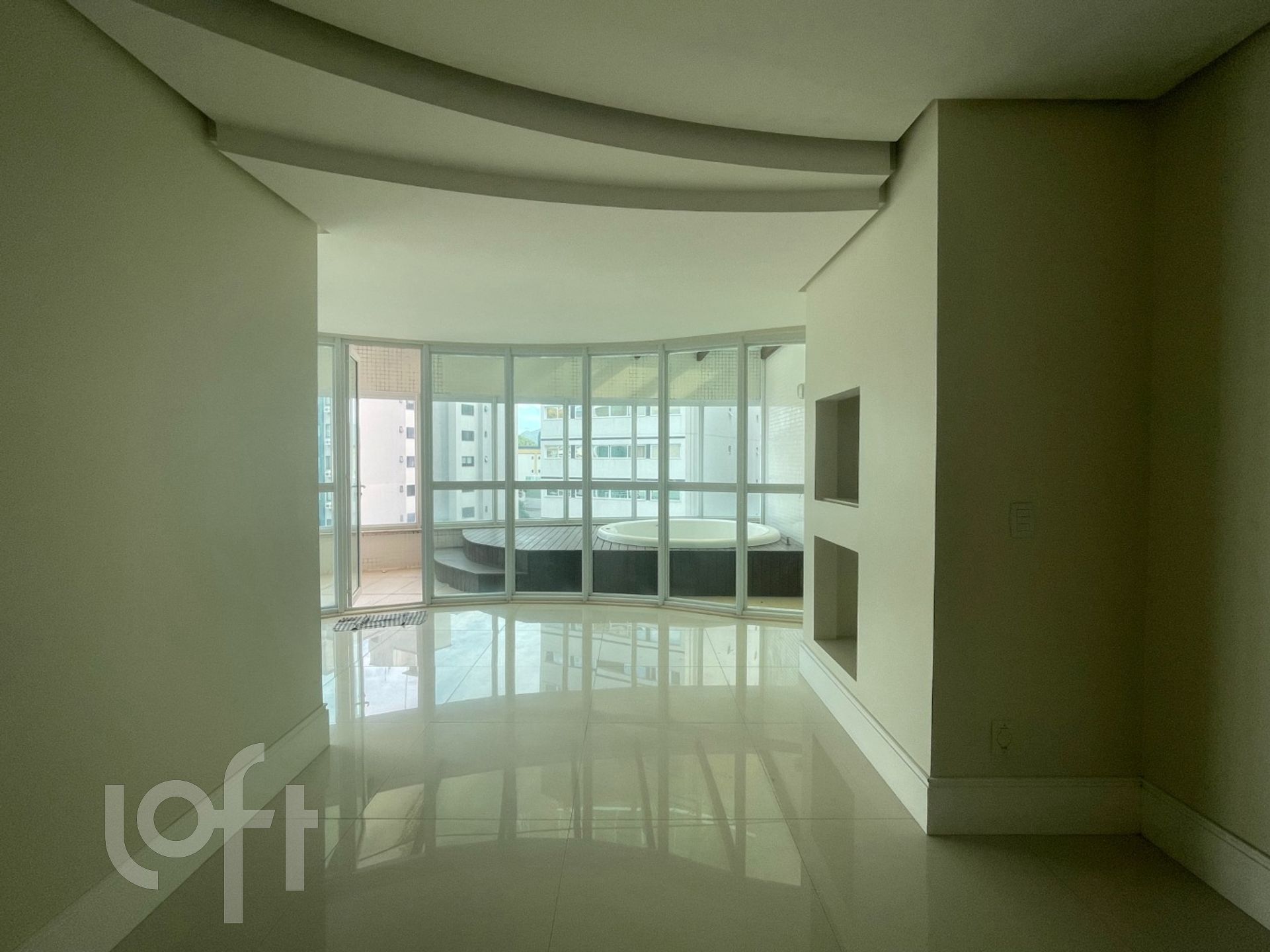 Apartamentos com 254m², 3 quartos, 3 suítes, 4 garagens, no bairro Centro em Balneário Camboriú