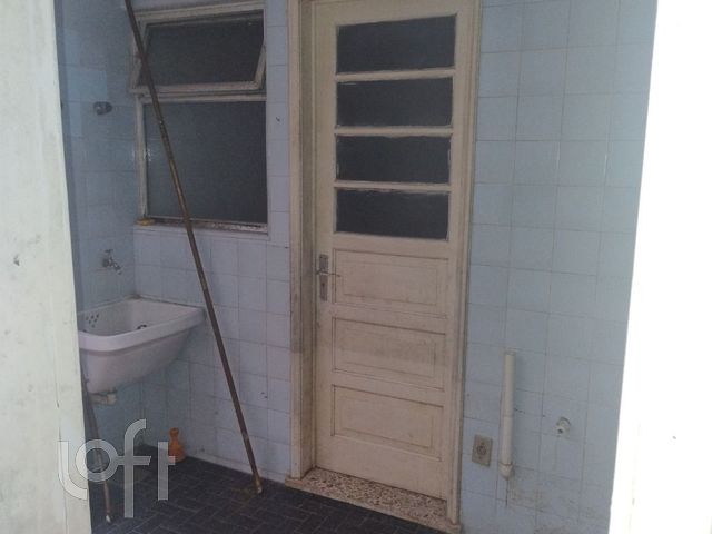 Apartamento com 103m², 3 dormitórios, 1 suíte, 2 vagas, Menino Deus em Porto Alegre