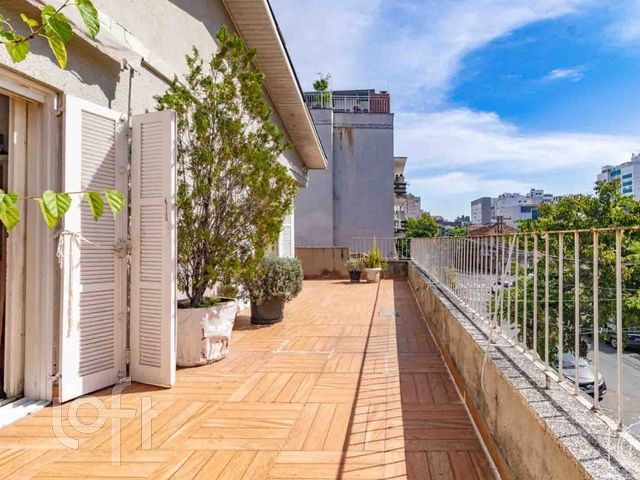 Casa com 249m², 4 dormitórios, 2 suítes, 4 vagas, Santana em Porto Alegre