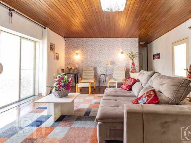 Casa com 249m², 4 dormitórios, 2 suítes, 4 vagas, Santana em Porto Alegre