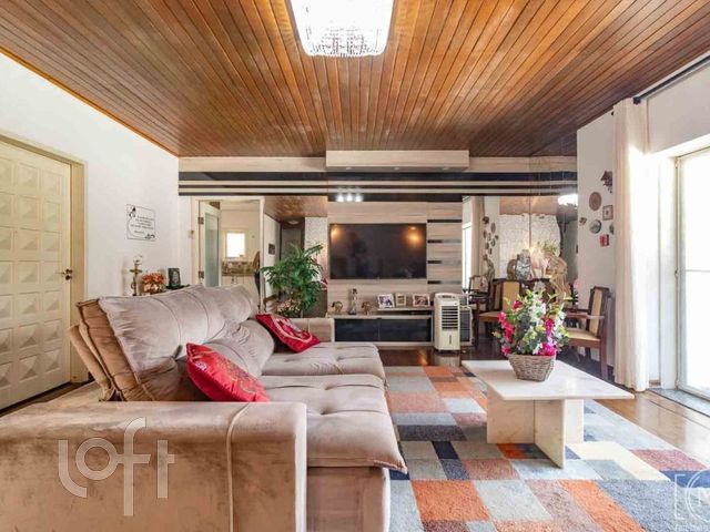 Casa com 249m², 4 dormitórios, 2 suítes, 4 vagas, Santana em Porto Alegre