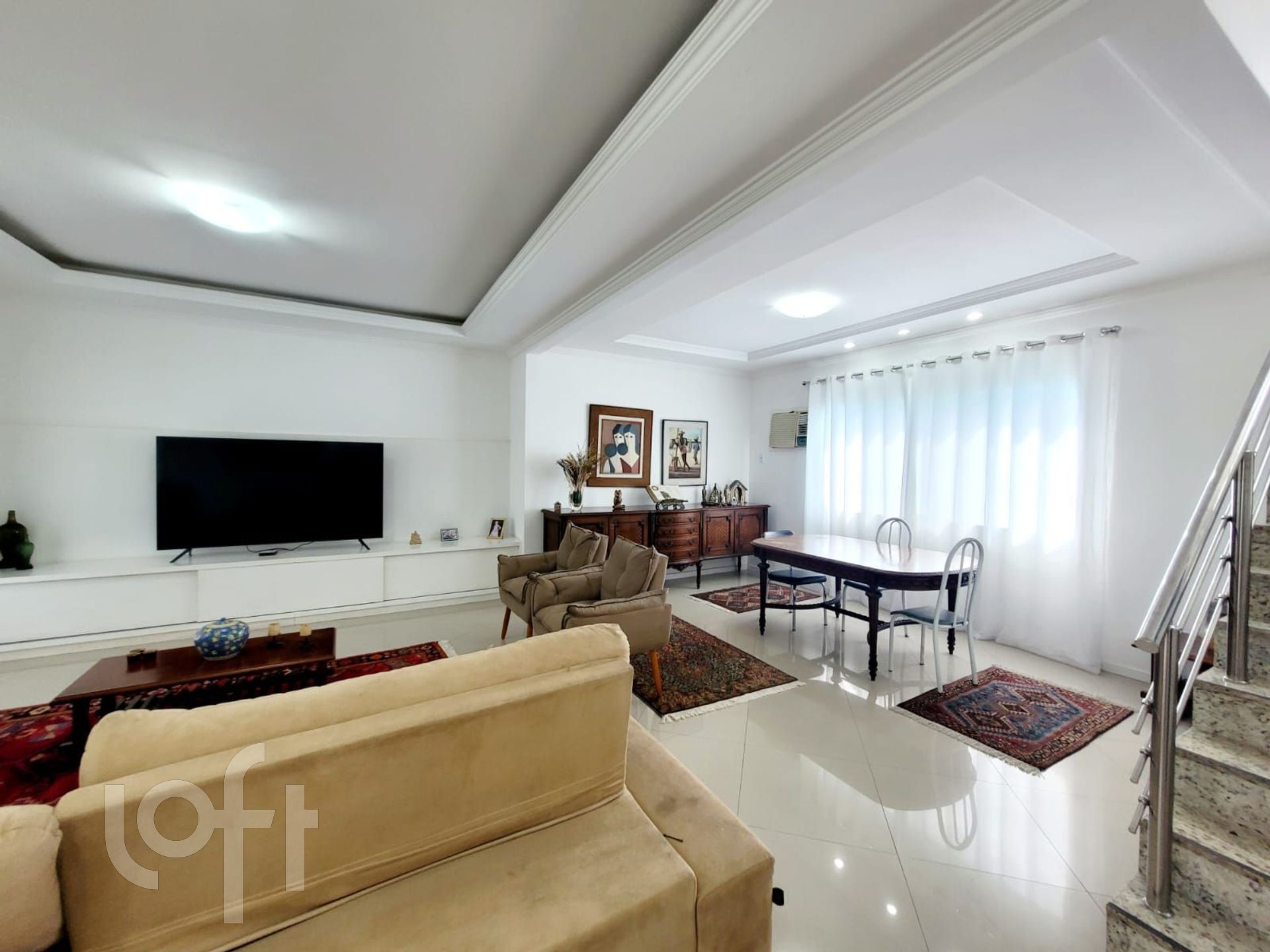 Venda de Casa em Condomínio com 4 quarto(s), 3 suíte(s), por R$ 1.8 milhão em Vargem Pequena.