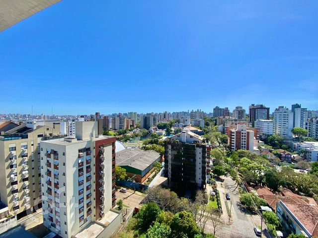 Apartamento com 125m², 3 dormitórios, 3 suítes, 3 vagas, Petrópolis em Porto Alegre