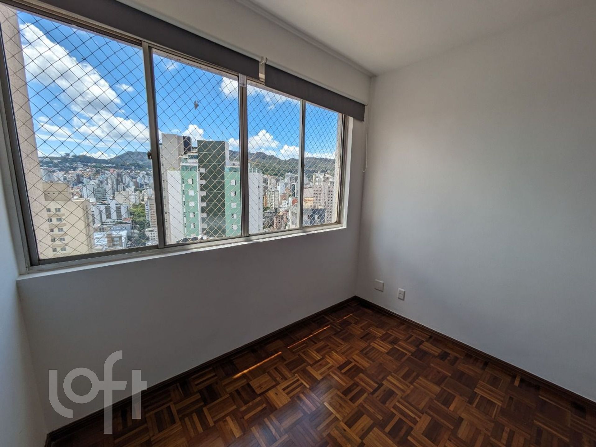 Apartamento à venda com 2 quartos, 70m² - Foto 2