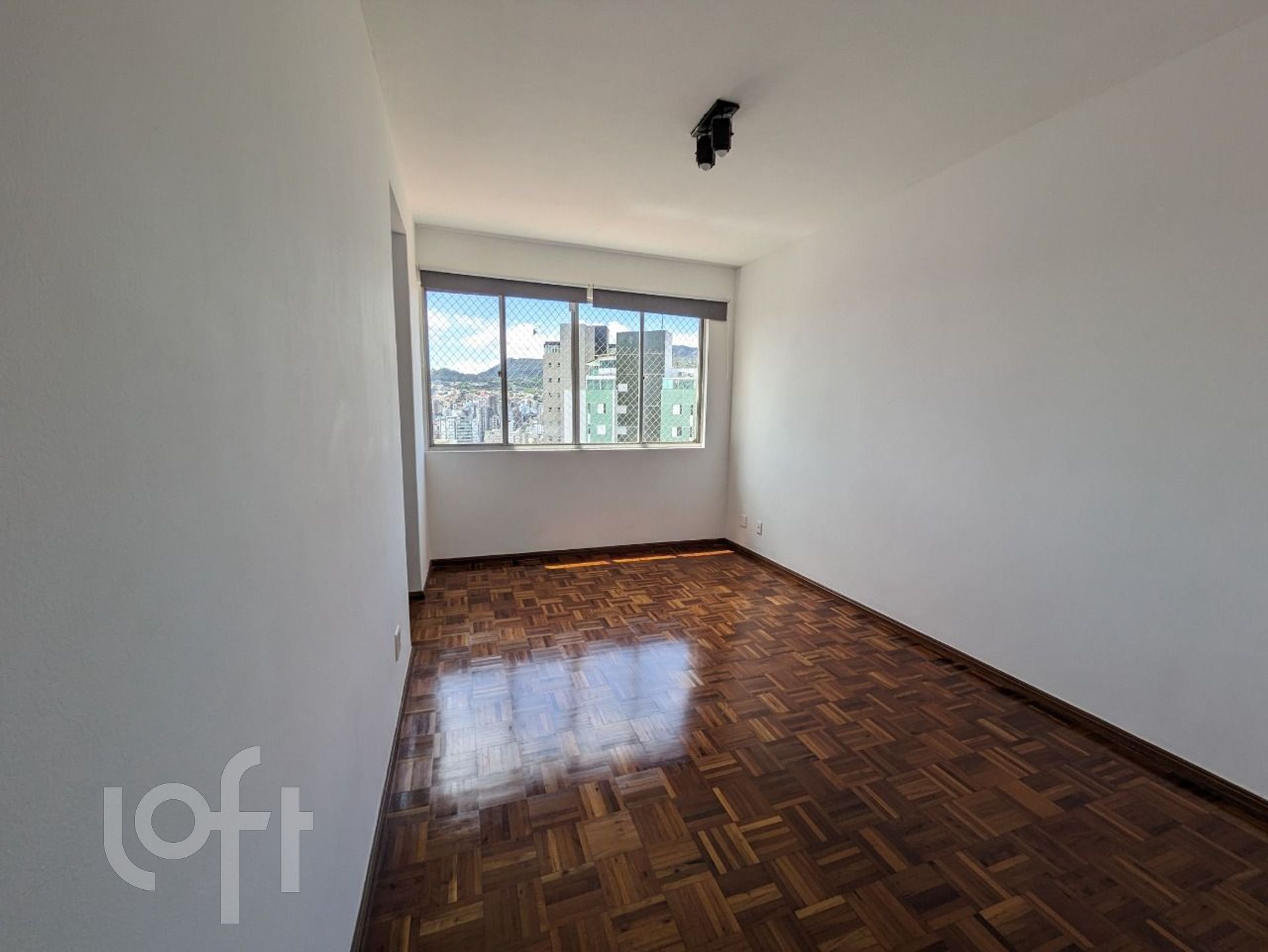 Apartamento à venda com 2 quartos, 70m² - Foto 1