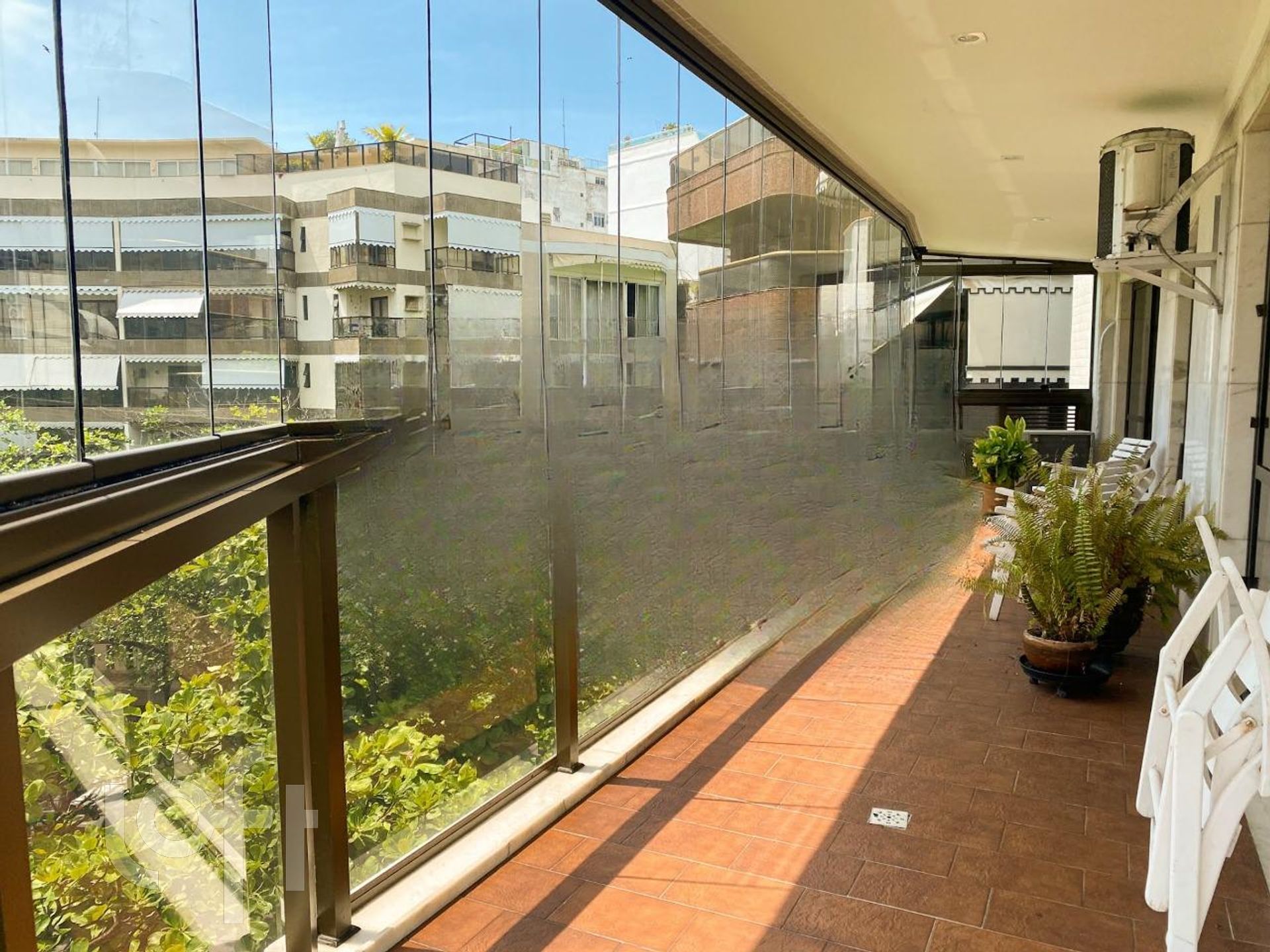 Apartamento à venda com 3 quartos, 228m² - Foto 1