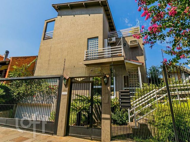 Casa em Condomínio com 231m², 3 dormitórios, 1 suíte, 3 vagas, São João em Porto Alegre