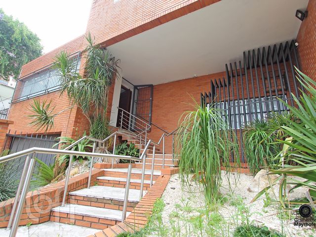 Casa com 492m², 1 dormitório, 4 vagas, Jardim Botânico em Porto Alegre