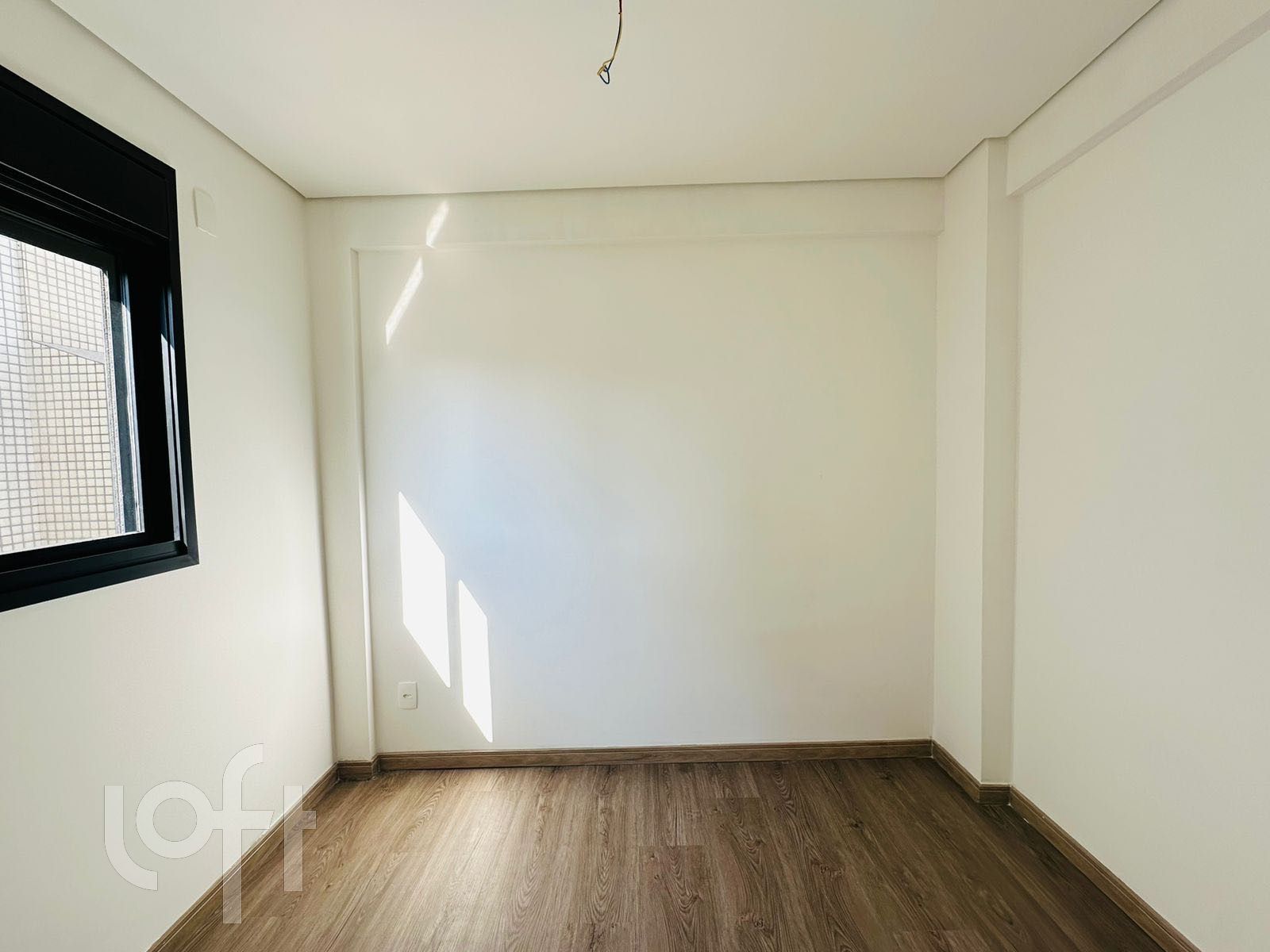 Apartamento à venda com 3 quartos, 84m² - Foto 2