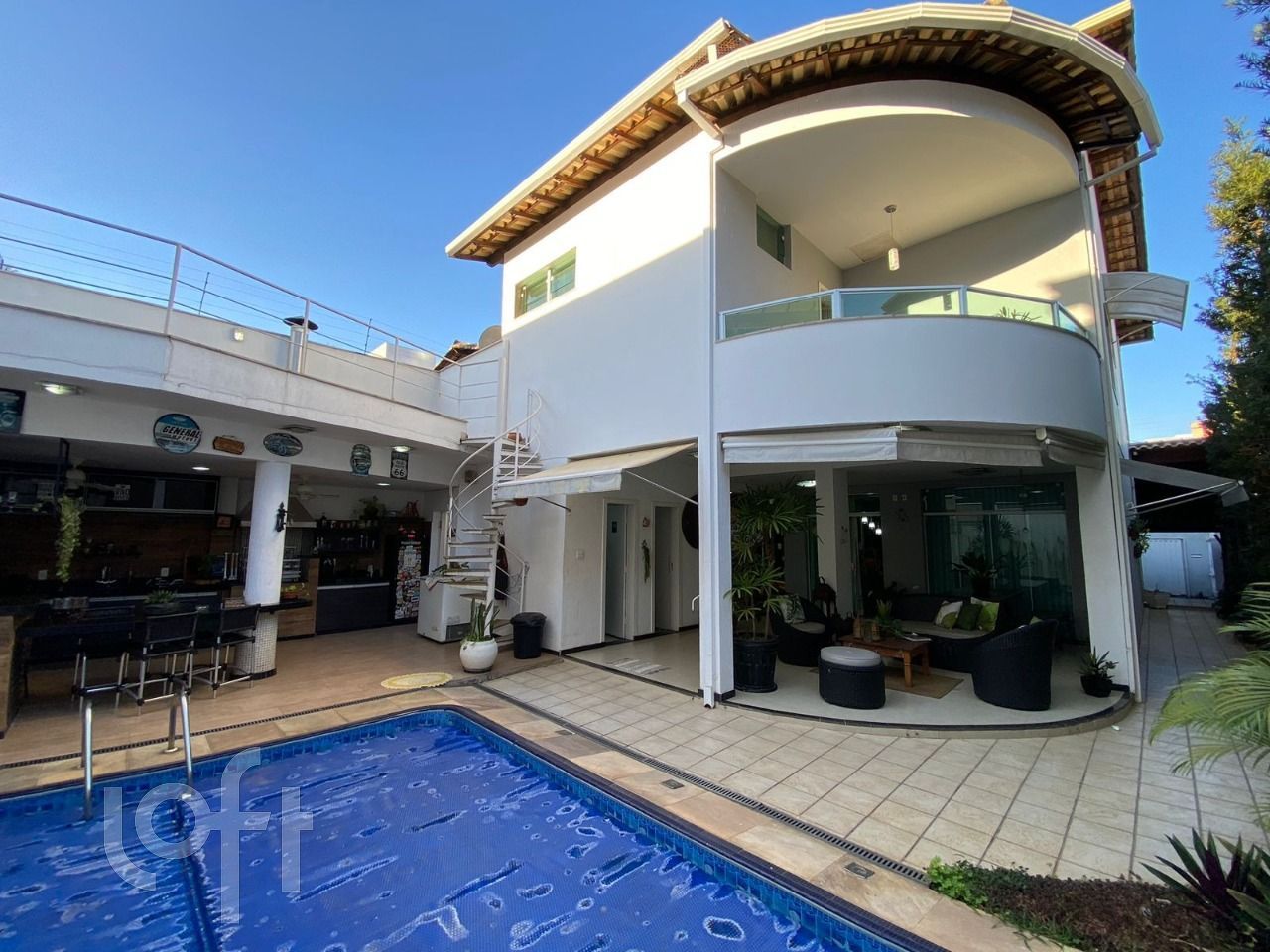 Casa à venda com 5 quartos, 360m² - Foto 1