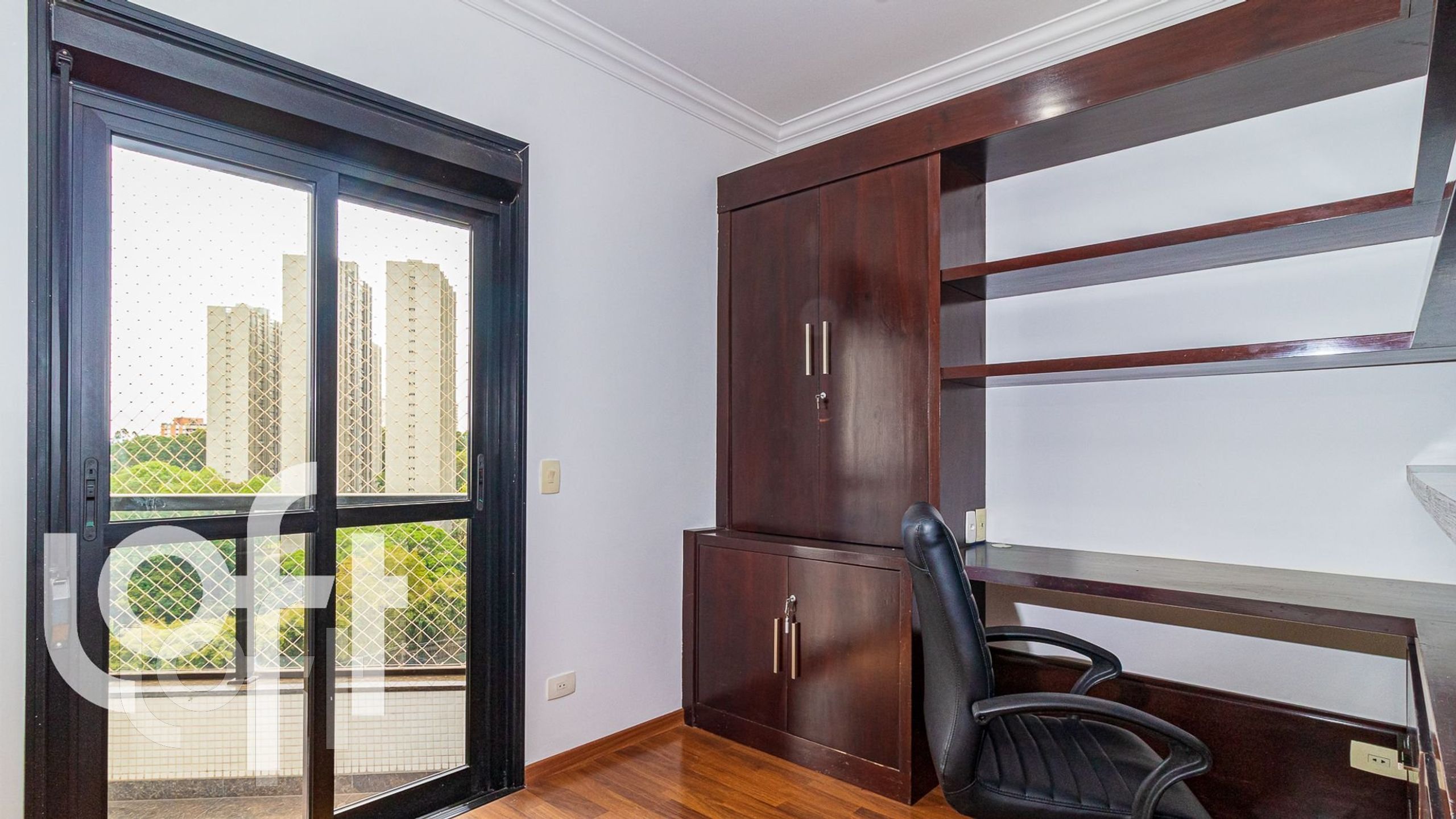 Apartamento à venda com 3 quartos, 141m² - Foto 2