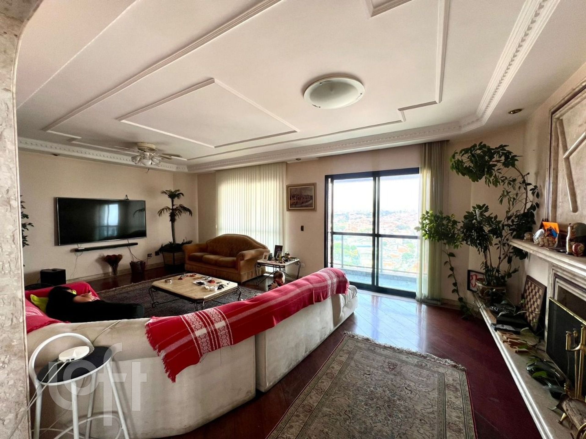 Apartamento à venda com 4 quartos, 227m² - Foto 1