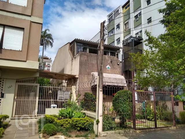 Casa com 363m², 4 dormitórios, Petrópolis em Porto Alegre