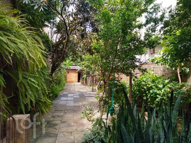 Casa com 363m², 4 dormitórios, Petrópolis em Porto Alegre