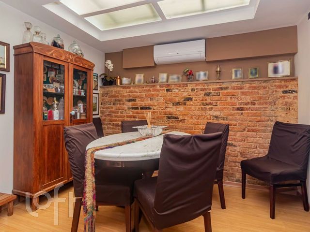 Apartamento com 79m², 2 dormitórios, 1 suíte, 1 vaga, Moinhos de Vento em Porto Alegre