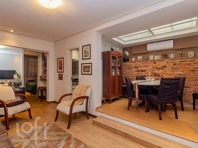 Apartamento com 79m², 2 dormitórios, 1 suíte, 1 vaga, Moinhos de Vento em Porto Alegre