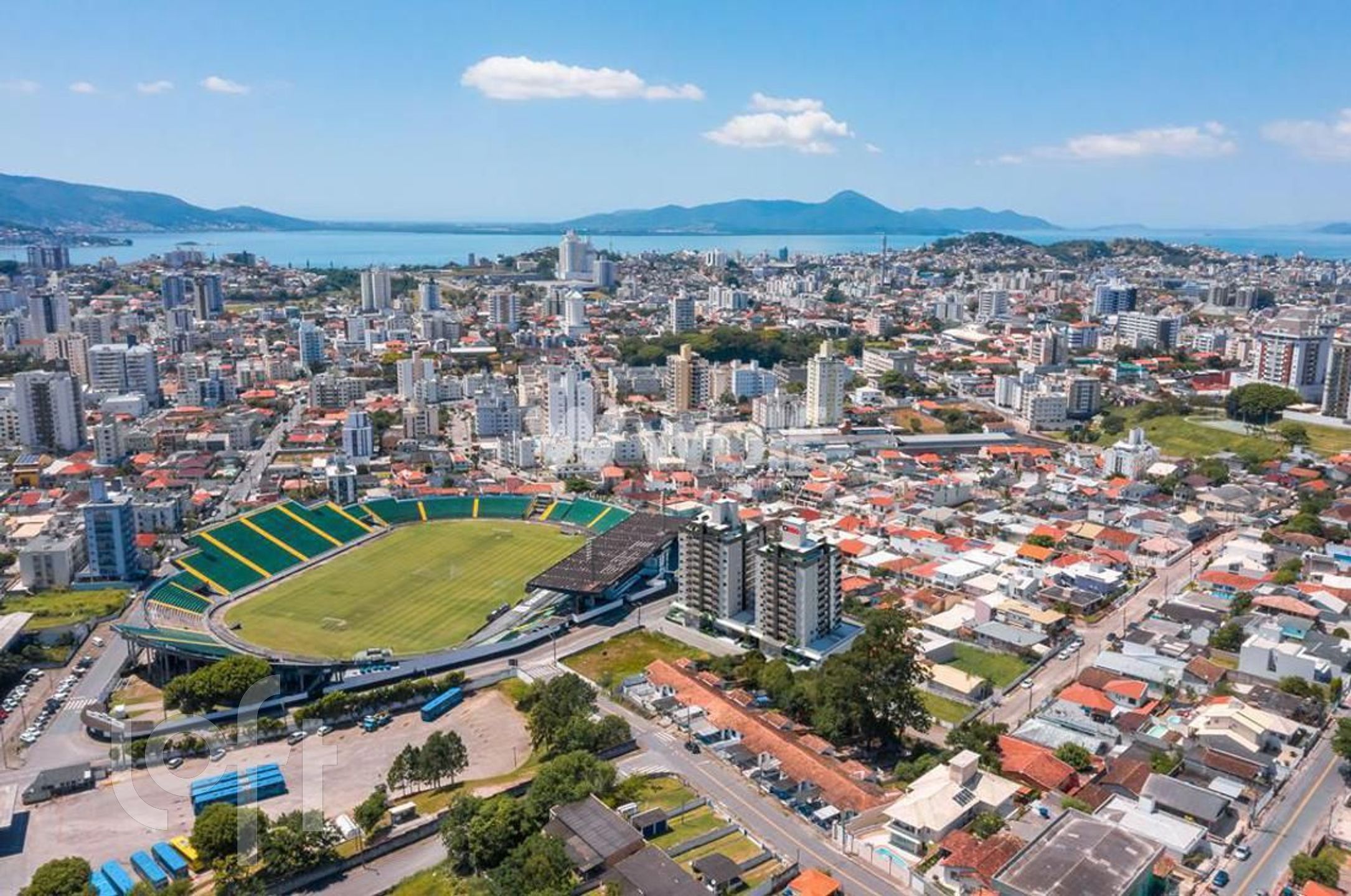 Apartamentos com 157m², 3 quartos, 2 suítes, 2 garagens, no bairro Canto em Florianópolis