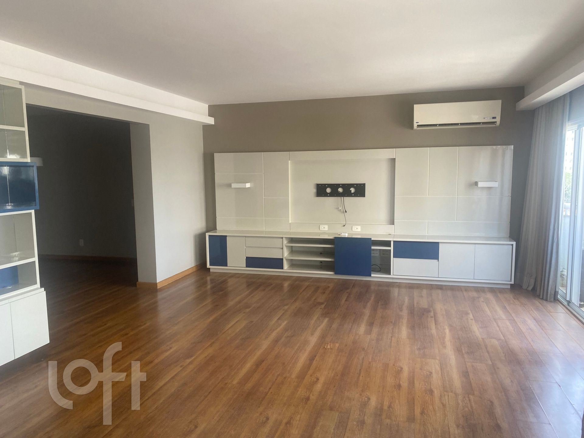 Apartamento à venda com 3 quartos, 158m² - Foto 2