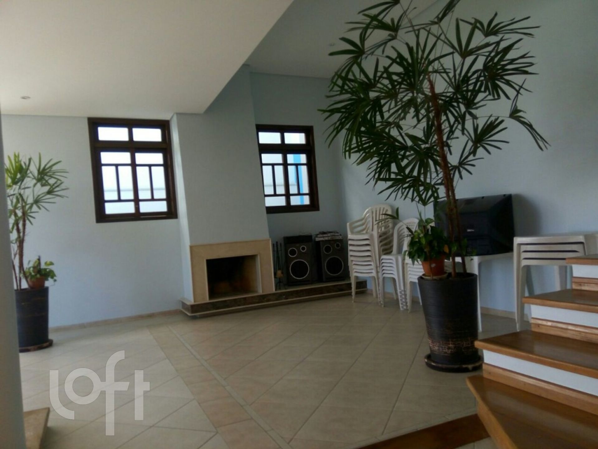 Casa à venda com 3 quartos, 300m² - Foto 1