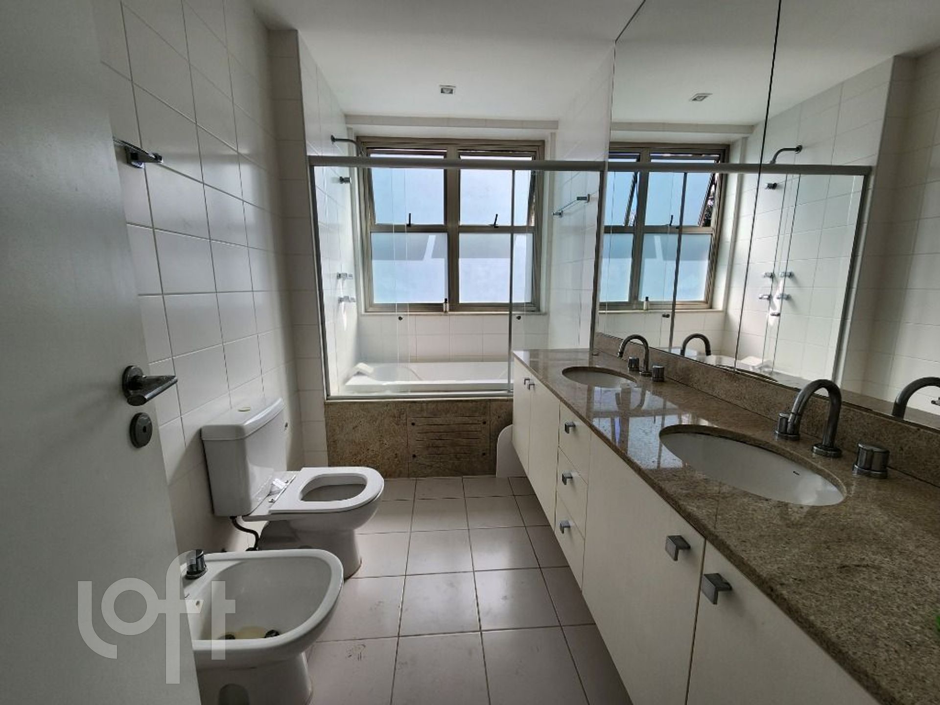 Apartamento à venda com 3 quartos, 275m² - Foto 27