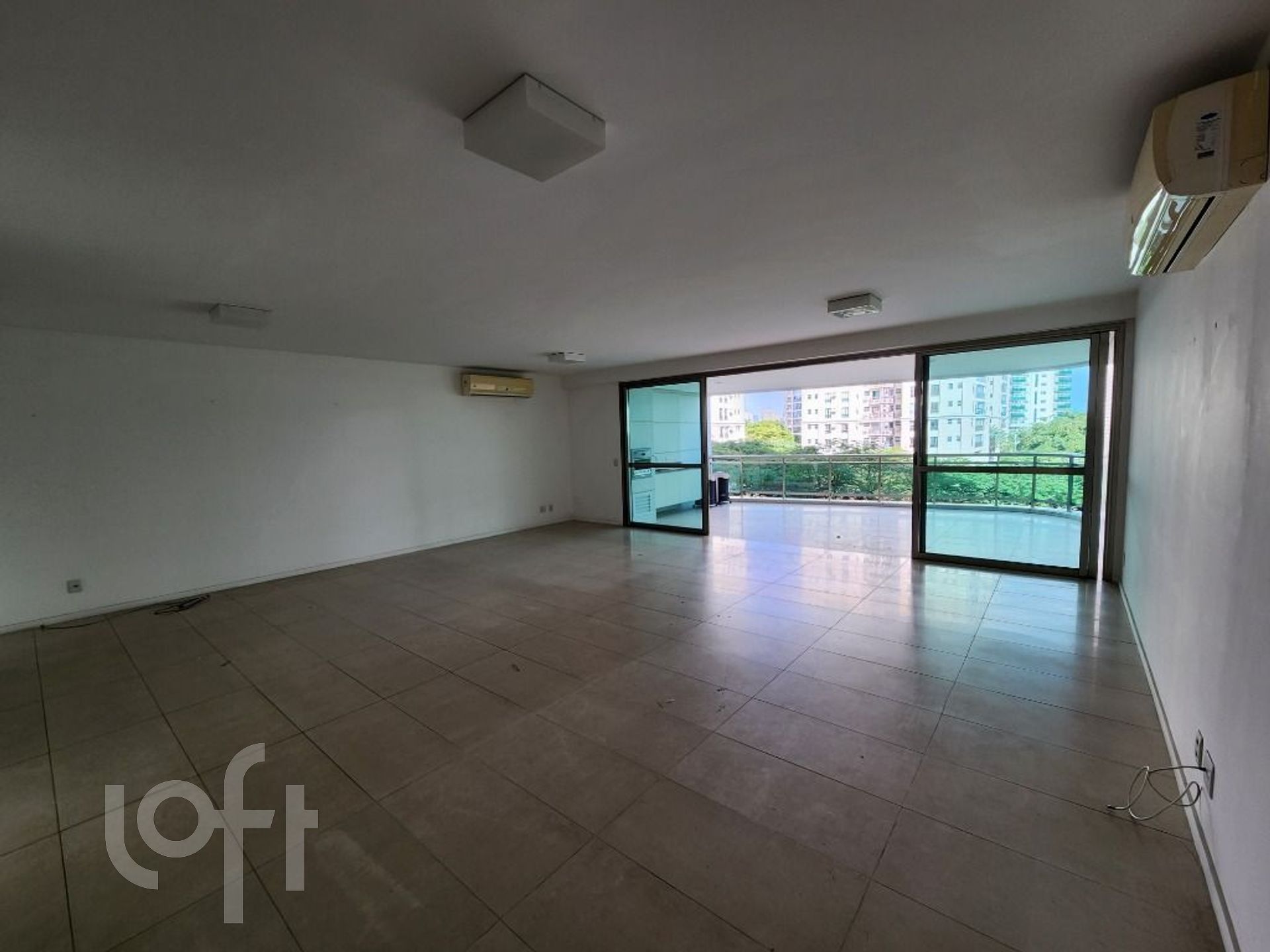 Apartamento à venda com 3 quartos, 275m² - Foto 2