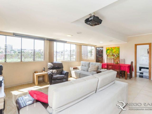 Apartamento com 195m², 3 dormitórios, 1 suíte, 2 vagas, Chácara das Pedras em Porto Alegre