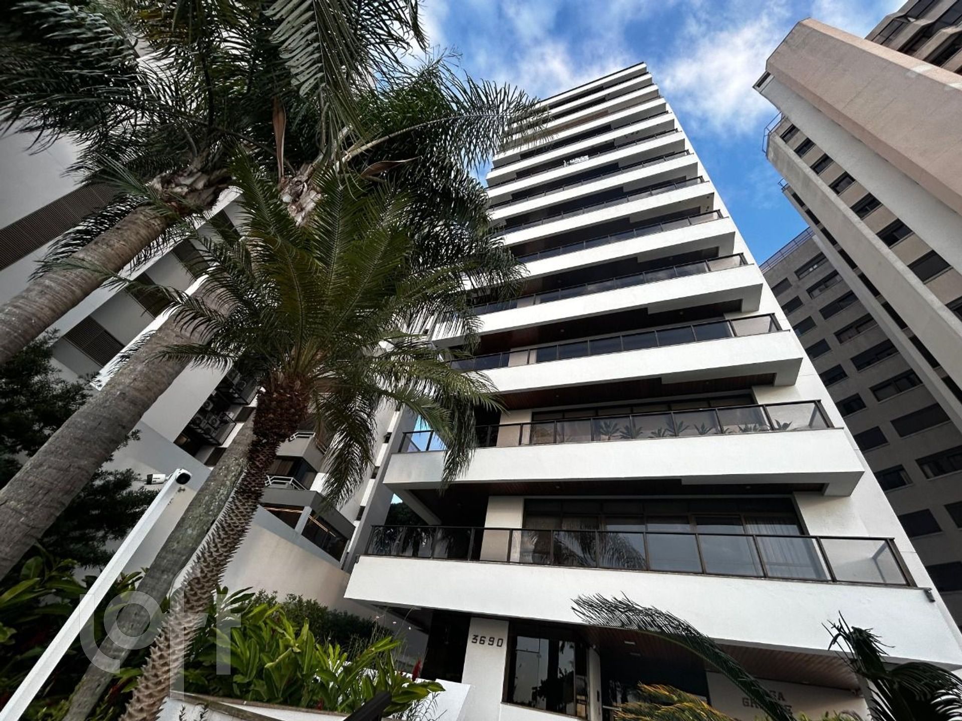 Apartamento à venda em Agronômica com 301 m², 3 quartos, 3 suítes, 5 vagas
