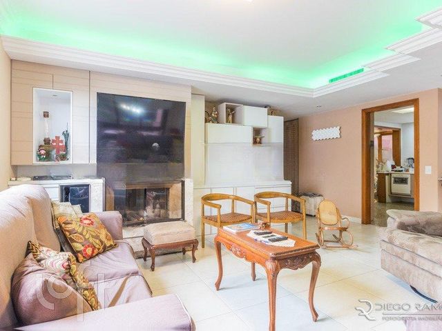 Apartamento com 342m², 3 dormitórios, 1 suíte, 3 vagas, Petrópolis em Porto Alegre