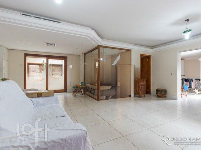 Apartamento com 342m², 3 dormitórios, 1 suíte, 3 vagas, Petrópolis em Porto Alegre