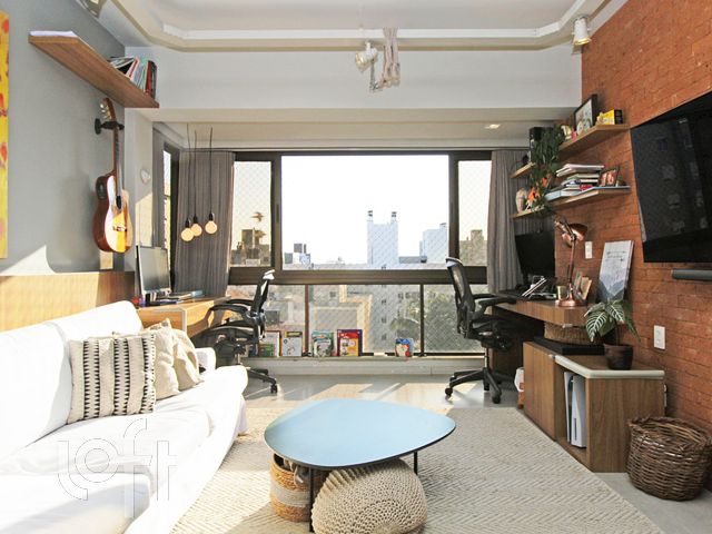 Apartamento com 75m², 2 dormitórios, 1 suíte, 2 vagas, Petrópolis em Porto Alegre