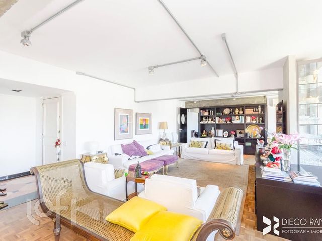 Apartamento com 248m², 3 dormitórios, 1 suíte, 2 vagas, Rio Branco em Porto Alegre