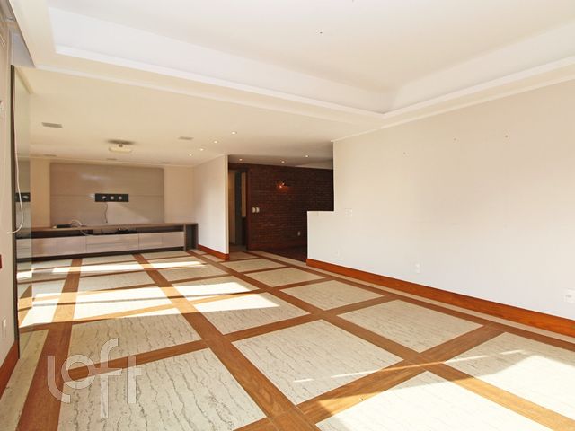 Apartamento com 170m², 3 dormitórios, 1 suíte, 2 vagas, Independência em Porto Alegre